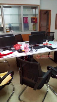 信宜玉都风情网办公室用品转让 沙发、茶几、电脑、办公桌一应俱全